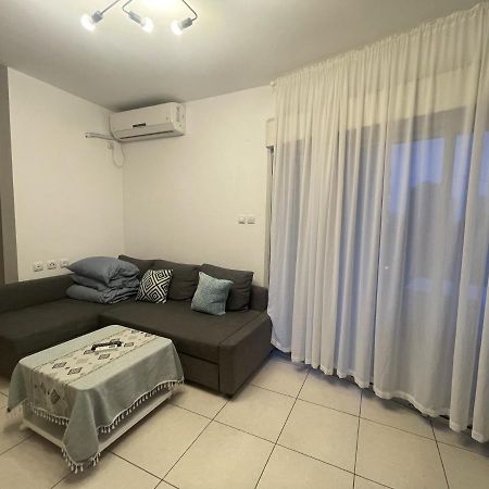 Ashdod City Center 2-Rooms Apartment, 15Min Walk To The Beach Exteriör bild