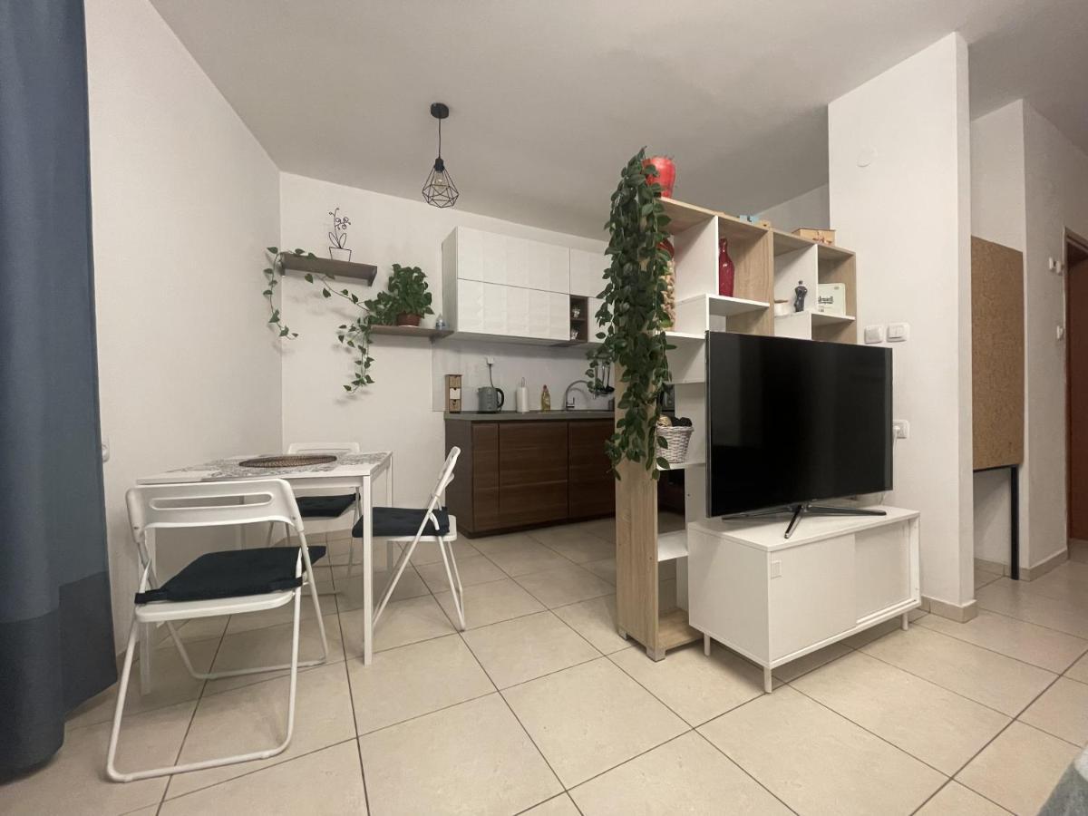 Ashdod City Center 2-Rooms Apartment, 15Min Walk To The Beach Exteriör bild